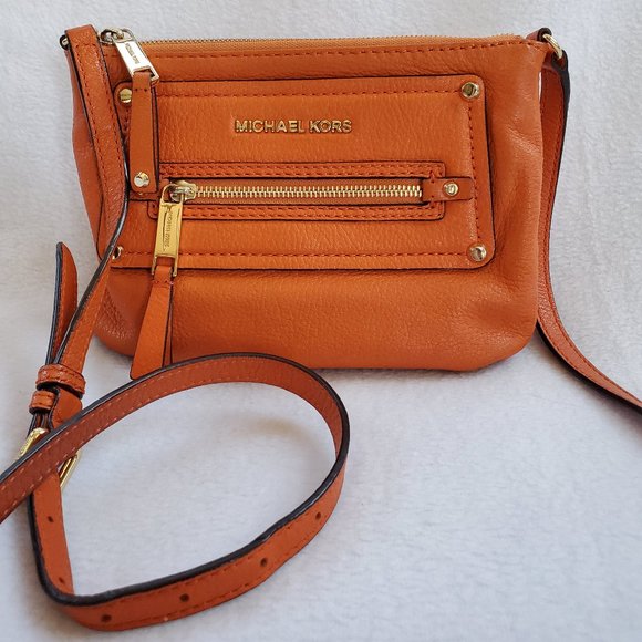 Michael Kors Handbags - Michael Kors Crossbody